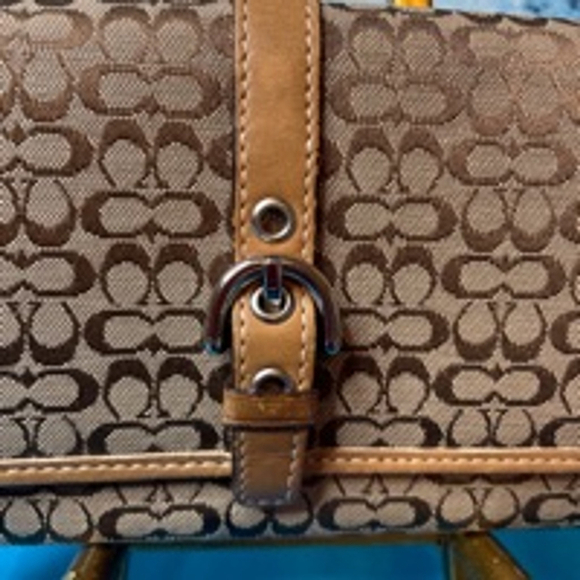 Women's Coach Wallet Brown Tan Signature Fabric & Leather VGUC - Picture 2 of 7